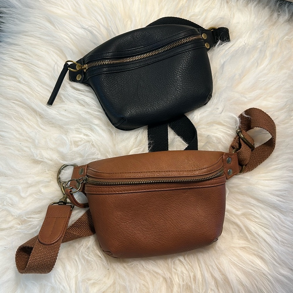 Universal thread Fanny packs